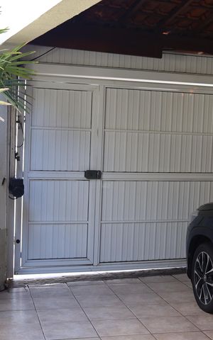Casa à venda com 310m², 3 quartos e 10 vagas Casa à venda com 310m², 3 quartos e 10 vagasGaragem