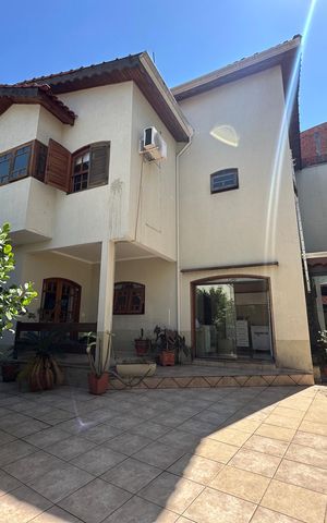 Casa à venda com 310m², 3 quartos e 10 vagas Casa à venda com 310m², 3 quartos e 10 vagasQuintal