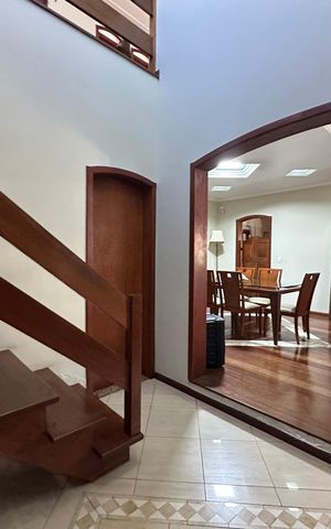 Casa à venda com 310m², 3 quartos e 10 vagas Casa à venda com 310m², 3 quartos e 10 vagasHall de entrada
