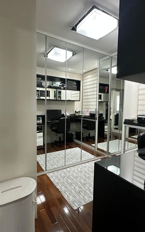 Apartamento à venda com 105m², 2 quartos e 2 vagas Apartamento à venda com 105m², 2 quartos e 2 vagasCloset da suíte