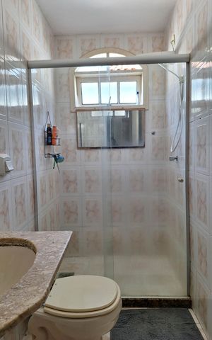 Casa à venda com 360m², 4 quartos e 3 vagas Casa à venda com 360m², 4 quartos e 3 vagasBanheiro Social 2