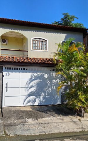 Casa à venda com 360m², 4 quartos e 3 vagas Casa à venda com 360m², 4 quartos e 3 vagasFachada
