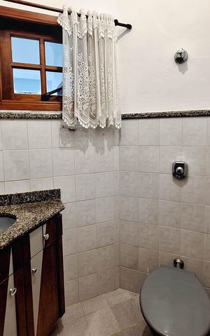 Casa à venda com 320m², 3 quartos e 1 vaga Casa à venda com 320m², 3 quartos e 1 vagaLavabo