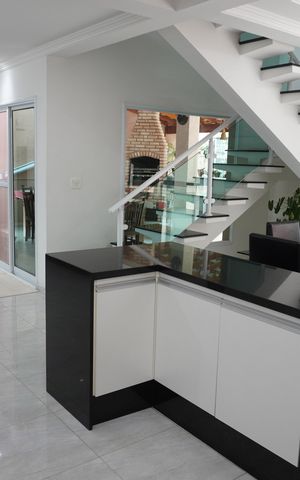 Casa de condomínio à venda com 373m², 4 quartos e 4 vagasCozinha