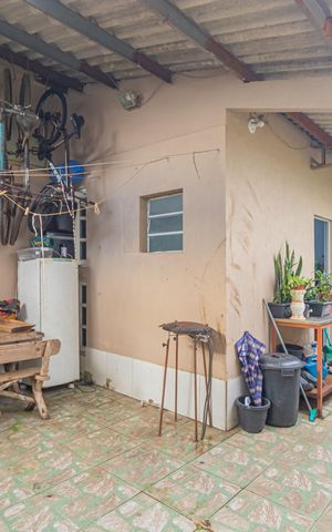 Casa à venda com 98m², 3 quartos e 4 vagas Casa à venda com 98m², 3 quartos e 4 vagasVaranda