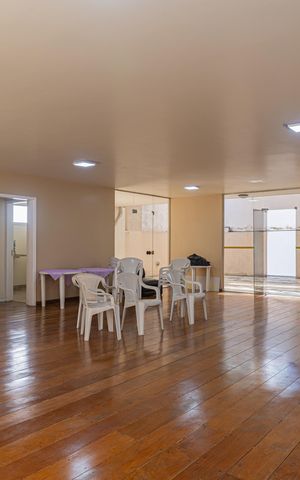 Apartamento à venda com 250m², 4 quartos e 2 vagas Apartamento à venda com 250m², 4 quartos e 2 vagasÁrea comum - Salão de festas