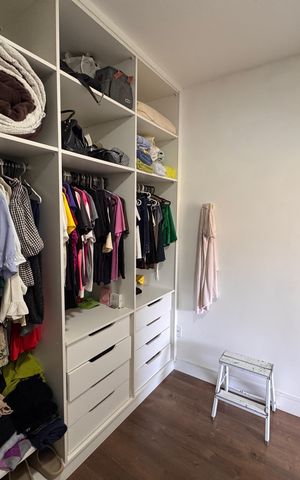 Casa de condomínio para alugar com 800m², 3 quartos e 3 vagas Casa de condomínio para alugar com 800m², 3 quartos e 3 vagasCloset da suíte 1