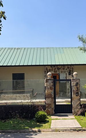 Casa de condomínio para alugar com 800m², 3 quartos e 3 vagas Casa de condomínio para alugar com 800m², 3 quartos e 3 vagasFachada