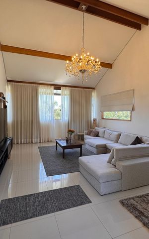 Casa de condomínio para alugar com 800m², 3 quartos e 3 vagas Casa de condomínio para alugar com 800m², 3 quartos e 3 vagasSala