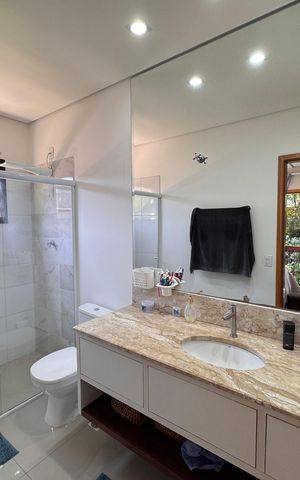 Casa de condomínio para alugar com 800m², 3 quartos e 3 vagas Casa de condomínio para alugar com 800m², 3 quartos e 3 vagasBanheiro da Suíte 1