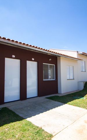 Casa de condomínio para alugar com 54m², 2 quartos e 1 vaga Casa de condomínio para alugar com 54m², 2 quartos e 1 vagaFachada