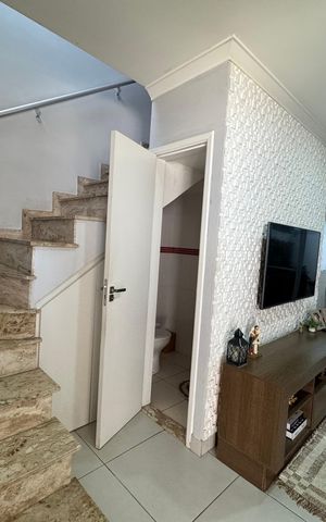 Casa de condomínio à venda com 59m², 2 quartos e 2 vagas Casa de condomínio à venda com 59m², 2 quartos e 2 vagasEscada