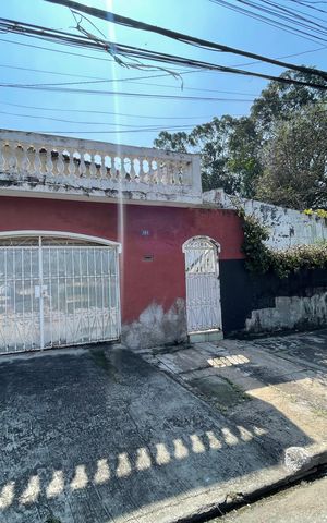 Casa à venda com 723m², 2 quartos e 1 vaga Casa à venda com 723m², 2 quartos e 1 vagaFachada
