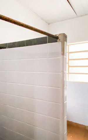 Casa para alugar com 165m², 3 quartos e 2 vagasBanheiro 