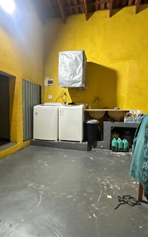 Casa à venda com 500m², 3 quartos e 3 vagas Casa à venda com 500m², 3 quartos e 3 vagasÁrea de Serviço