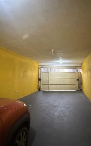 Casa à venda com 500m², 3 quartos e 3 vagas Casa à venda com 500m², 3 quartos e 3 vagasGaragem