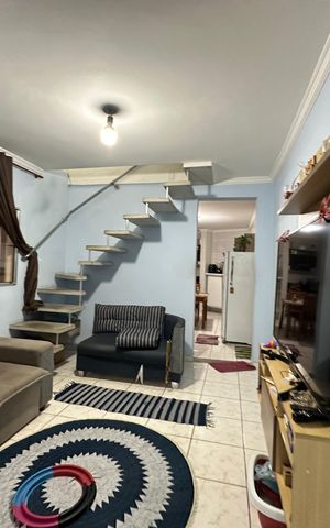 Casa à venda com 500m², 3 quartos e 3 vagas Casa à venda com 500m², 3 quartos e 3 vagasSala