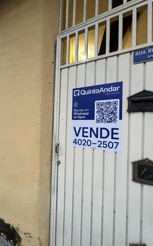 Casa à venda com 500m², 3 quartos e 3 vagas Casa à venda com 500m², 3 quartos e 3 vagasFachada
