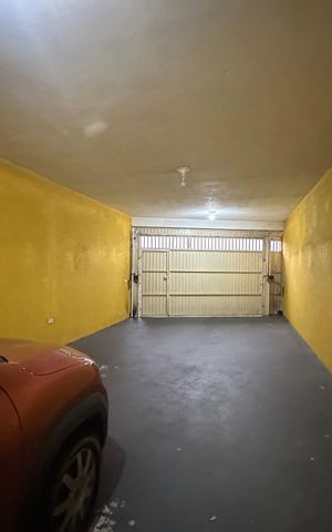Casa à venda com 500m², 3 quartos e 3 vagas Casa à venda com 500m², 3 quartos e 3 vagasGaragem