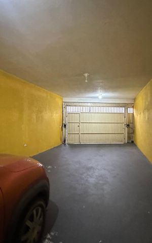 Casa à venda com 500m², 3 quartos e 3 vagas Casa à venda com 500m², 3 quartos e 3 vagasGaragem