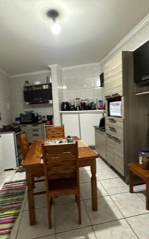 Casa à venda com 500m², 3 quartos e 3 vagas Casa à venda com 500m², 3 quartos e 3 vagasCozinha