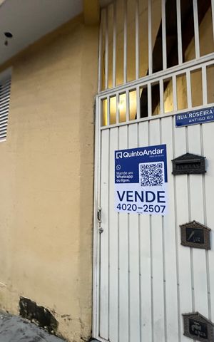 Casa à venda com 500m², 3 quartos e 3 vagas Casa à venda com 500m², 3 quartos e 3 vagasFachada