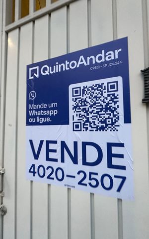 Casa à venda com 500m², 3 quartos e 3 vagas Casa à venda com 500m², 3 quartos e 3 vagasFachada