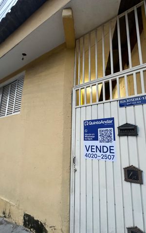 Casa à venda com 500m², 3 quartos e 3 vagas Casa à venda com 500m², 3 quartos e 3 vagasFachada