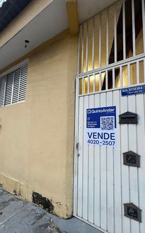 Casa à venda com 500m², 3 quartos e 3 vagas Casa à venda com 500m², 3 quartos e 3 vagasFachada