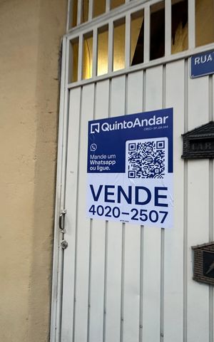 Casa à venda com 500m², 3 quartos e 3 vagas Casa à venda com 500m², 3 quartos e 3 vagasFachada