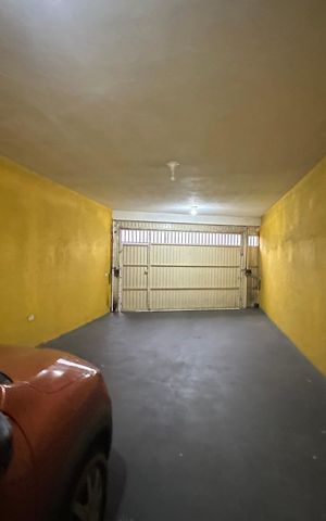 Casa à venda com 500m², 3 quartos e 3 vagas Casa à venda com 500m², 3 quartos e 3 vagasGaragem