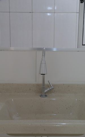Casa para alugar com 52m², 1 quarto e sem vaga Casa para alugar com 52m², 1 quarto e sem vagaTorneira da cozinha