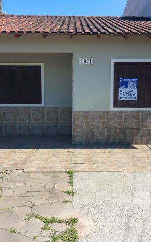 Casa à venda com 175m², 2 quartos e 2 vagas Casa à venda com 175m², 2 quartos e 2 vagasFachada