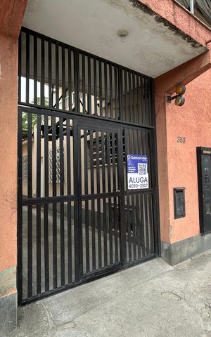 Casa para alugar com 91m², 2 quartos e 1 vagaFachada + placa