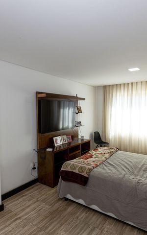 Casa de condomínio à venda com 800m², 6 quartos e 4 vagas Casa de condomínio à venda com 800m², 6 quartos e 4 vagasSemi Suíte 2
