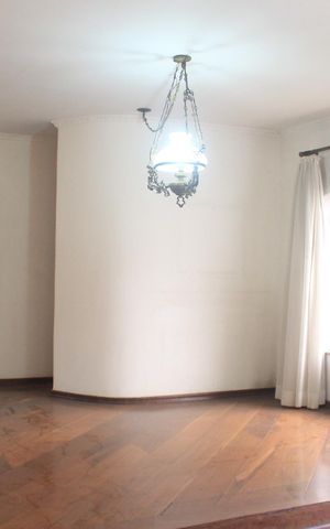 Casa à venda com 354m², 3 quartos e 3 vagasSala