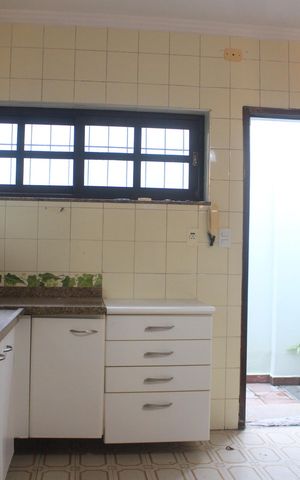 Casa à venda com 354m², 3 quartos e 3 vagasCozinha