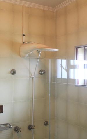 Casa à venda com 354m², 3 quartos e 3 vagasBanheiro da Suíte 1