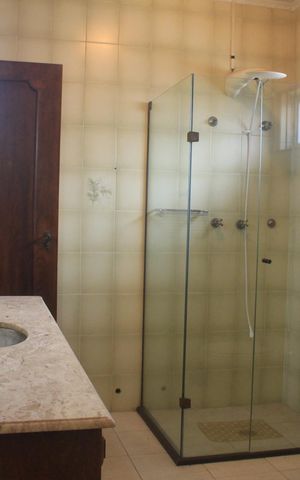 Casa à venda com 354m², 3 quartos e 3 vagasBanheiro da Suíte 1