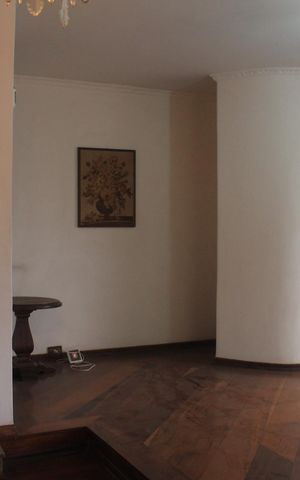 Casa à venda com 354m², 3 quartos e 3 vagasSala