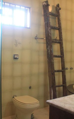 Casa à venda com 354m², 3 quartos e 3 vagasBanheiro da Suíte 1