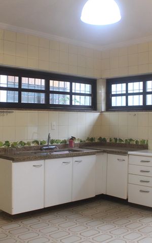 Casa à venda com 354m², 3 quartos e 3 vagasCozinha
