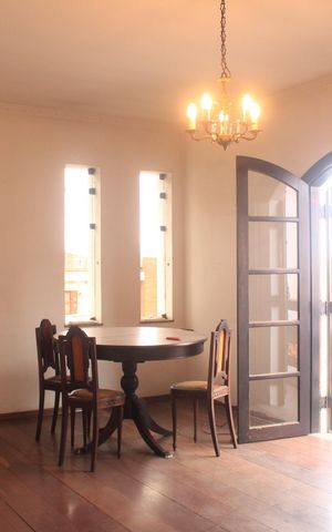Casa à venda com 354m², 3 quartos e 3 vagasSala de TV