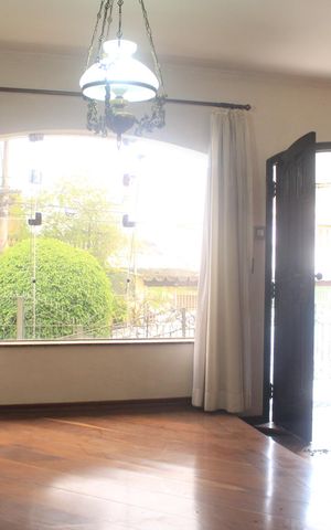 Casa à venda com 354m², 3 quartos e 3 vagasSala