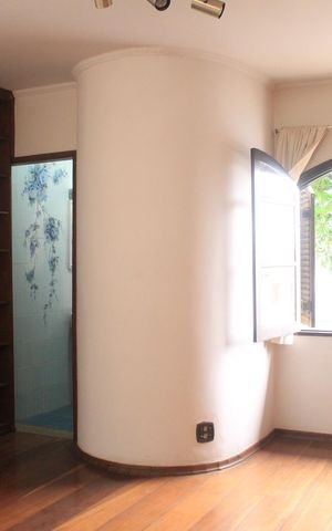 Casa à venda com 354m², 3 quartos e 3 vagasSuíte 2