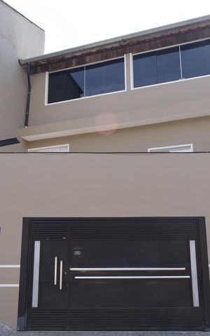 Casa para alugar com 160m², 3 quartos e 1 vagaFachada - Placa GRANDE instalada no portão do imóvel, dia 28.09.2026 - Código da placa: EWTB-928