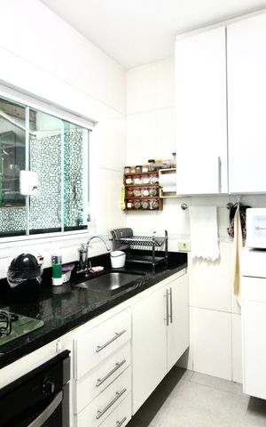 Casa à venda com 140m², 3 quartos e 3 vagasCozinha - Armários