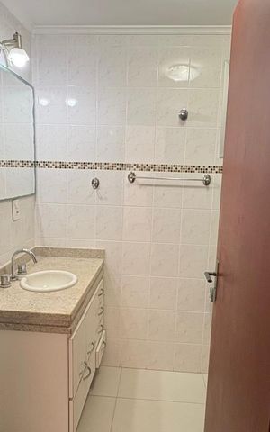 Apartamento à venda com 98m², 3 quartos e 3 vagas Apartamento à venda com 98m², 3 quartos e 3 vagasBanheiro social