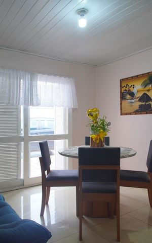 Casa para alugar com 98m², 2 quartos e 2 vagasSala