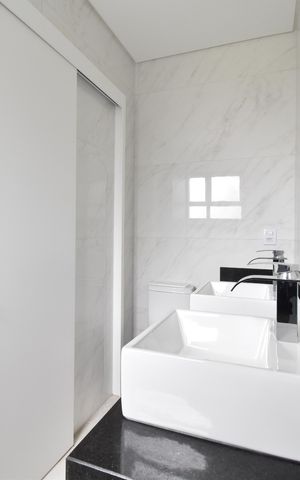 Casa à venda com 136m², 3 quartos e 2 vagasBanheiro da Suíte
